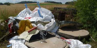 Alte Minigolfanlage bei Windrad illegal entsorgt