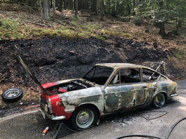 Ausgebrannter Oldtimer Ausgebrannter Oldtimer