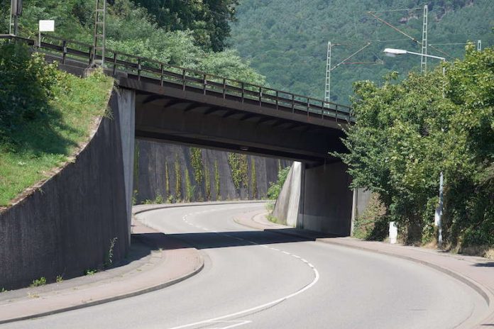 Brücke in der Talstraße in Neustadt an der Weinstraße (Foto: Holger Knecht)