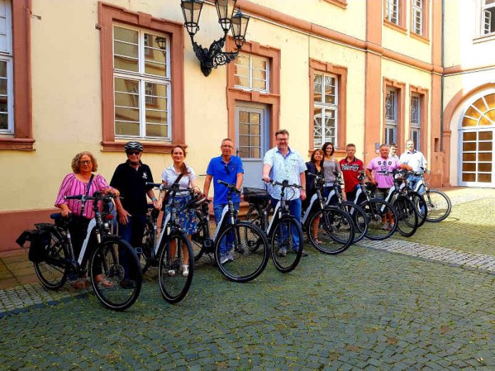 Überreichung der E-Bikes (Foto: Stadtverwaltung Neustadt)