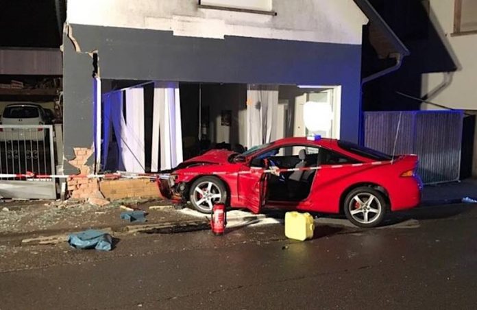 Zwei Frauen wurden von dem PKW erfasst und schwerstverletzt (Foto: Polizei RLP)