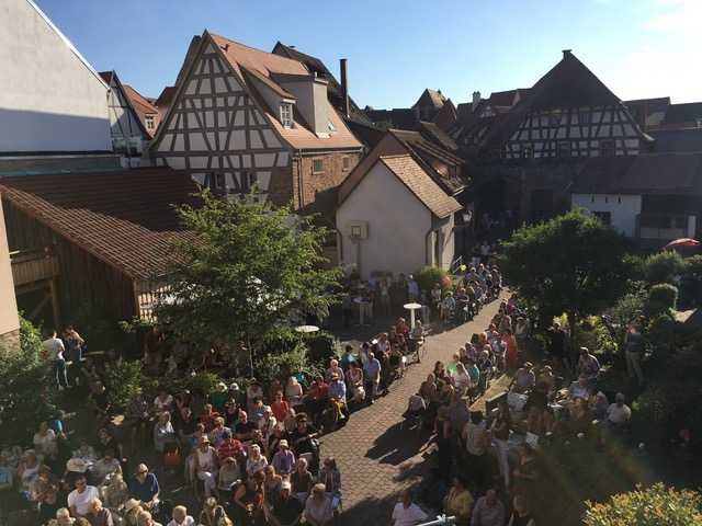 Eröffnung im Jesuitenhof - siehe 