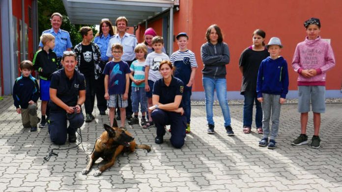 Feriensommer - Kinder bei der Polizei Neustadt (Foto: Polizei RLP)