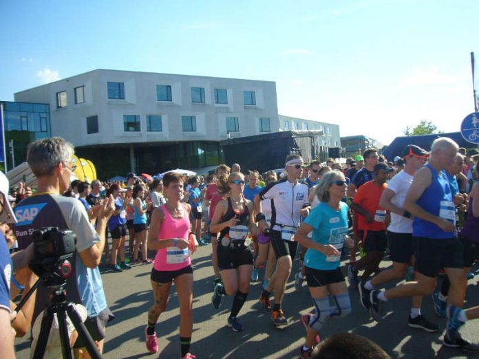 Der NCT-Lauf in Heidelberg vor dem NCT-Gebäude (Foto: Hannes Blank)