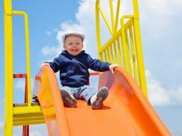 Symbolbild, Kinder, Spielplatz, Rutsche, Junge, Spielgeräte © Jacqueline Schmid