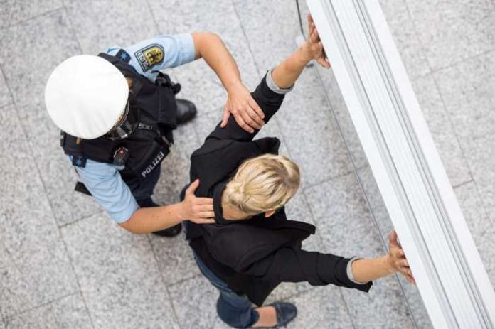 Symbolbild, Polizei, Festnahme, Durchsuchung, Verhaftung, Gewahrsam © Bundespolizei