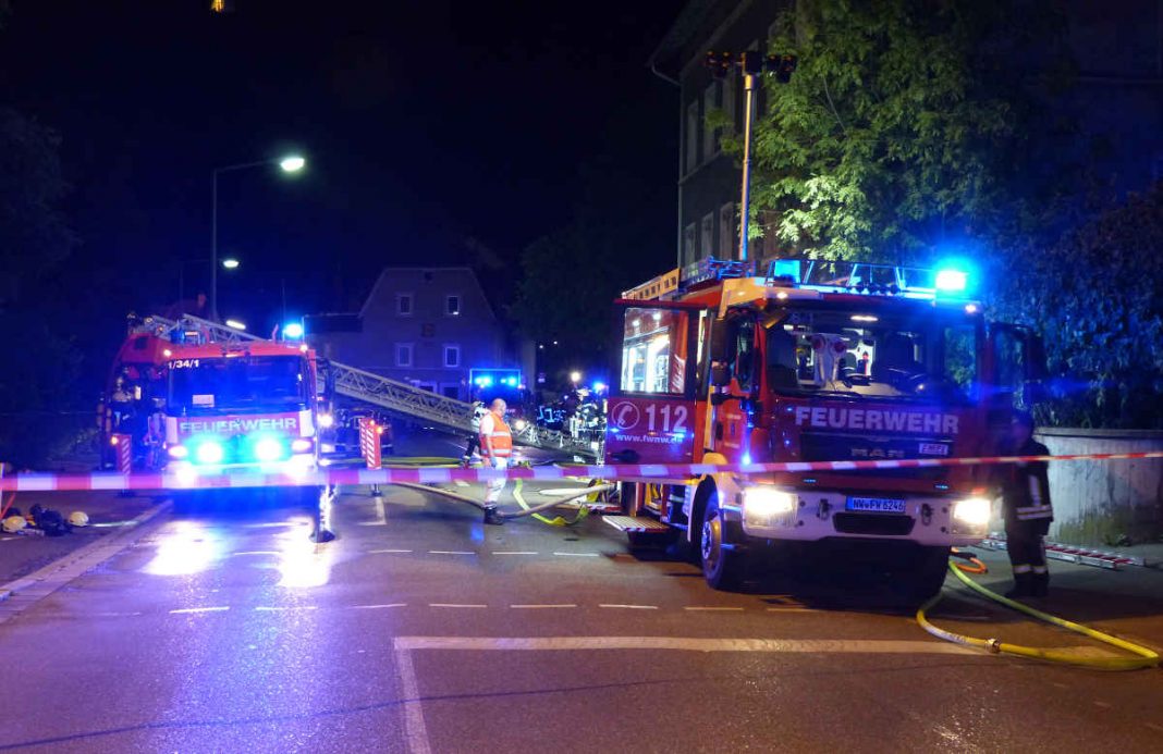 Ein Haus in der Talstraße brannte (Foto: Feuerwehr Neustadt)