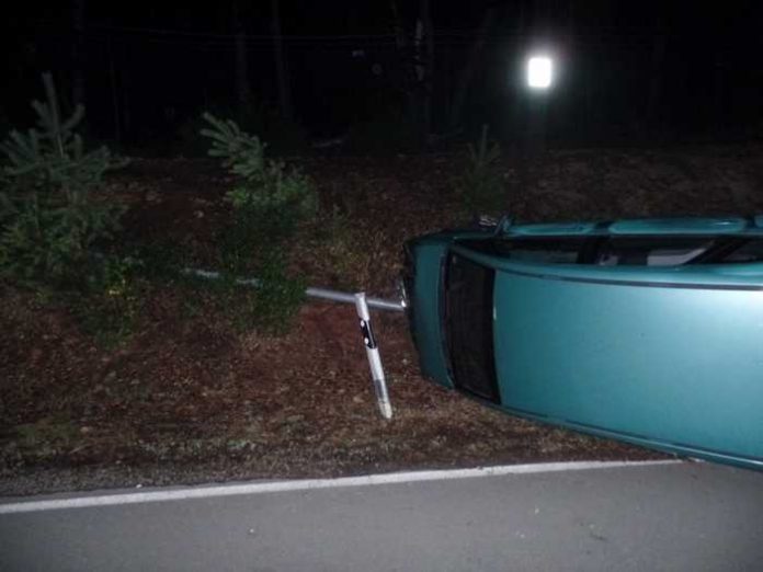 pol-ppwp-unfall-gebaut-auto-landet-auf-seite-fahrer-fl-chtet
