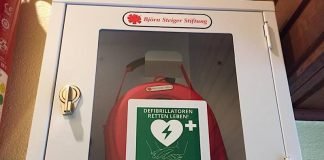 Der AED in der Wolfschluchthütte (Foto: PWV Esthal)