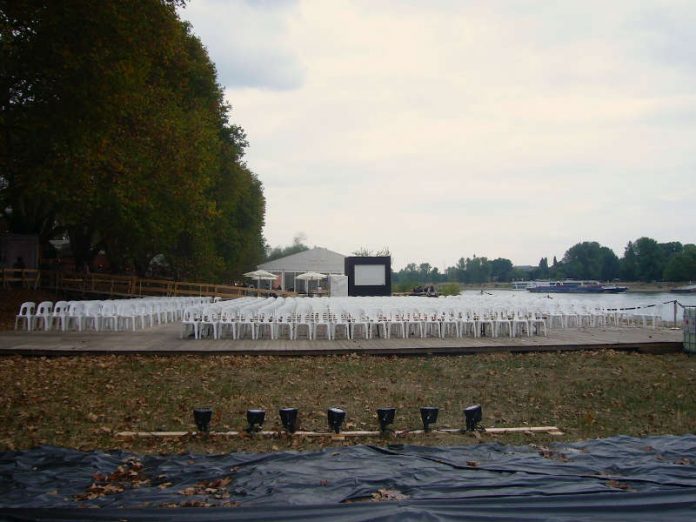 Warten auf den Beginn des Festival des Deutschen Films (Foto: Hannes Blank)