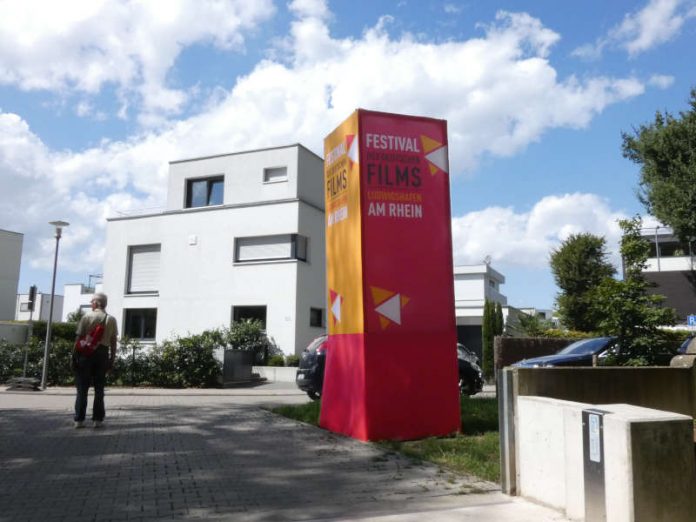 Am Eingang zum 15. Festival des Deutschen Films auf der Parkinsel (Foto: Hannes Blank)