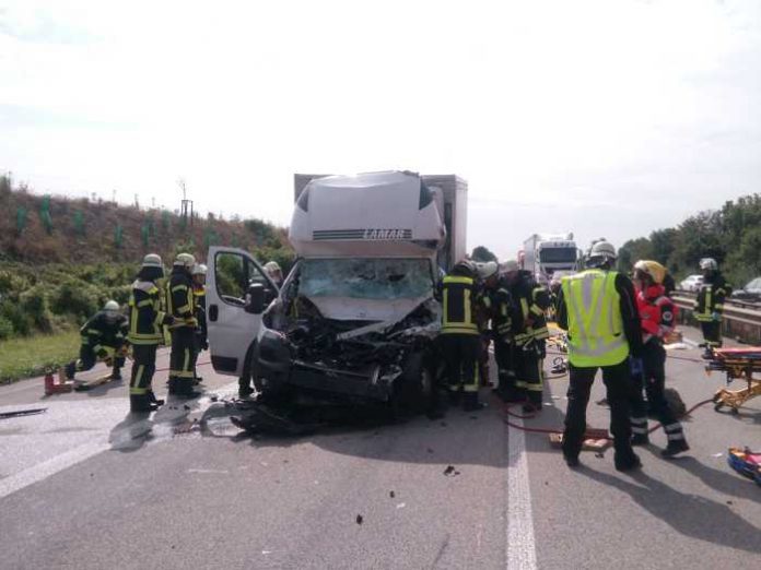 Gau-Bickelheim_Auffahrunfall mit Sprinterfahrer