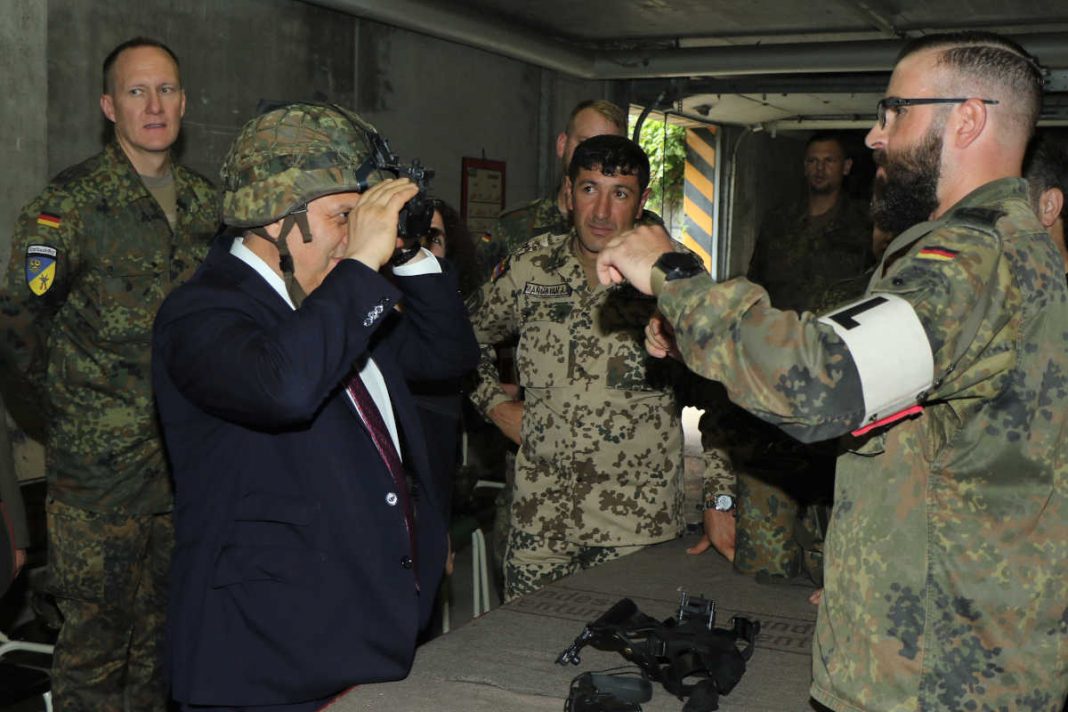 Ausbildung an der Nachtsehbrille LUCIE (Foto: Bundeswehr/Frank Wiedemann)