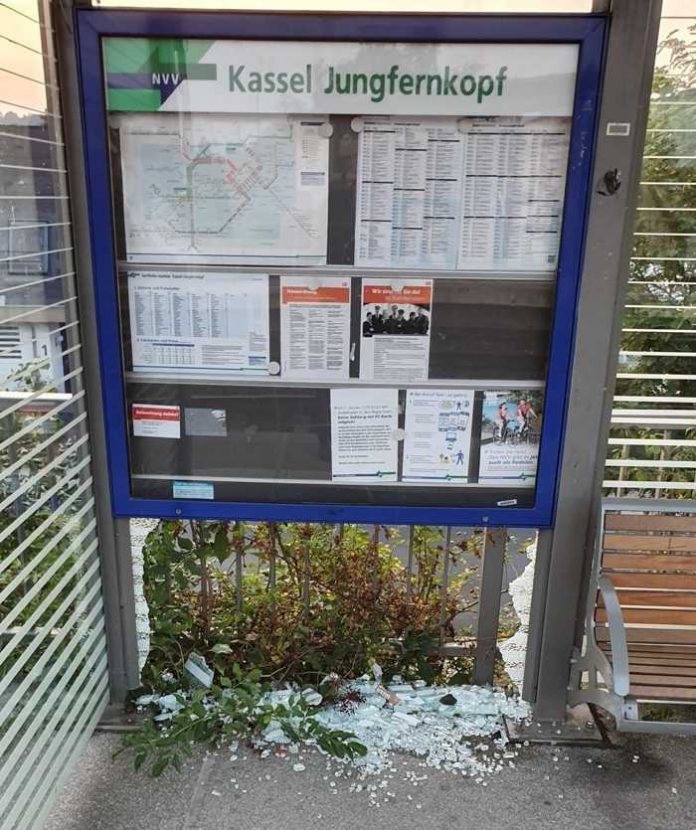 Zerstörte Scheibe Zerstörte Scheibe_Kassel-Jungfernkopf © Bundespolizei