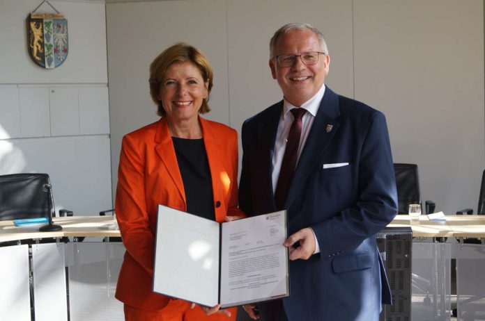 Ministerpräsidentin Malu Dreyer und Landrat Hans-Ulrich Ihlenfeld (Foto: Kreisverwaltung Bad Dürkheim)