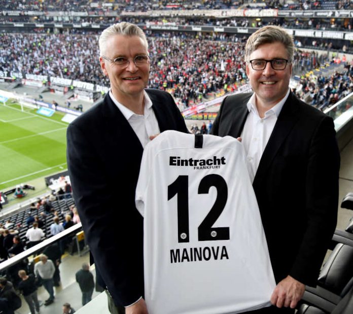 Mainova-Vorstandsvorsitzenden Dr. Constantin H. Alsheimer (links) und Axel Hellmann, Vorstandsmitglied der Eintracht Frankfurt Fußball AG (Foto: Mainova AG)