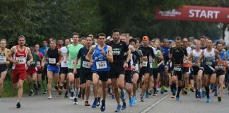 Gemeinsamer Start über 10 und 21,1 Kilometer (Foto: Veranstalter/TSV 05 Rot)