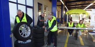 Alle Reifen werden von den Experten gründlich auf ihre Verkehrstauglichkeit geprüft, bevor sie auf der Winterreifenbörse zum Verkauf angeboten werden dürfen. (Foto: ADAC Nordbaden)