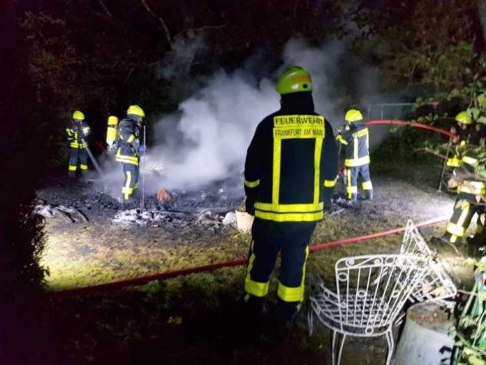 Feuer in Gartenhütte am Huthpark © Feuerwehr Frankfurt am Main