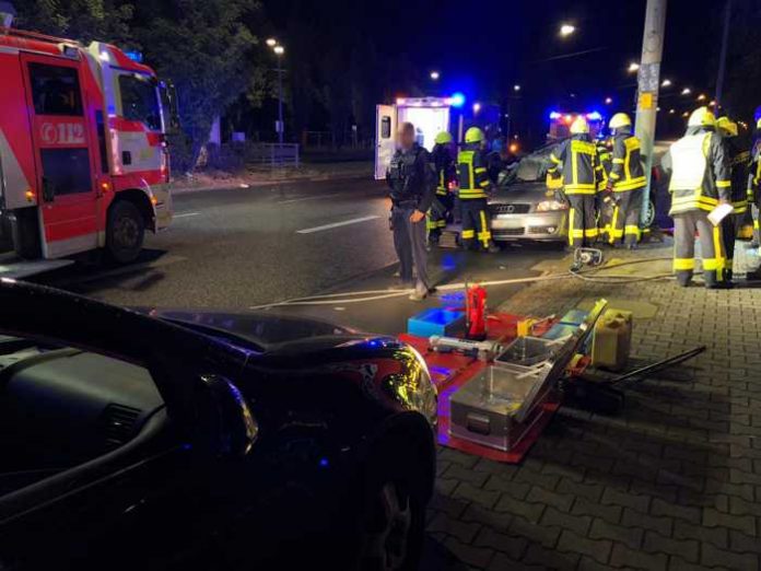 Schwerer Verkehrsunfall, Hanauer-Landstraße Schwerer Verkehrsunfall, Hanauer-Landstraße © Feuerwehr Frankfurt am Main