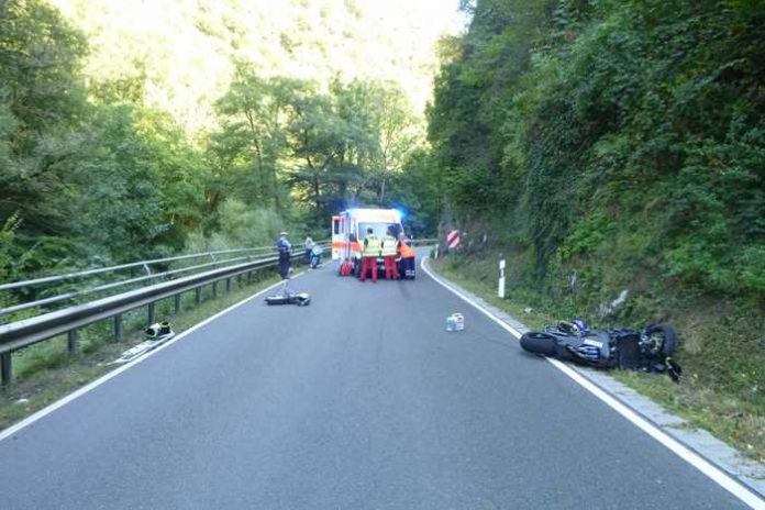 Simmertal-B421_Unfall Motorradfahrer