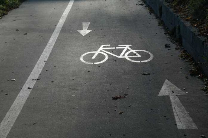 Symbolbild Fahrradweg © on Pixabay