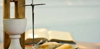 Symbolbild, Religion, Christentum, Kreuz, Brot und Wein, Glaube, Abenmahl, Tag © on Pixabay