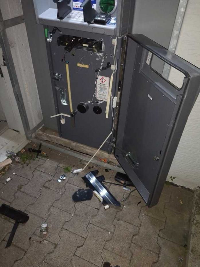 pol-piaz-versuchter-aufbruch-eines-geldautomaten-in-alzey