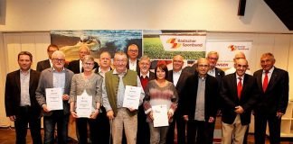 Langjährige Funktionäre erhielten goldene Ehrennadeln (Foto: Helmut Pfeifer)