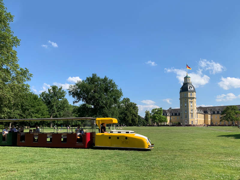 Die Schlossgartenbahn wurde anlässlich der Bundesgartenschau 1967 in Karlsruhe gebaut (Foto: KVV)