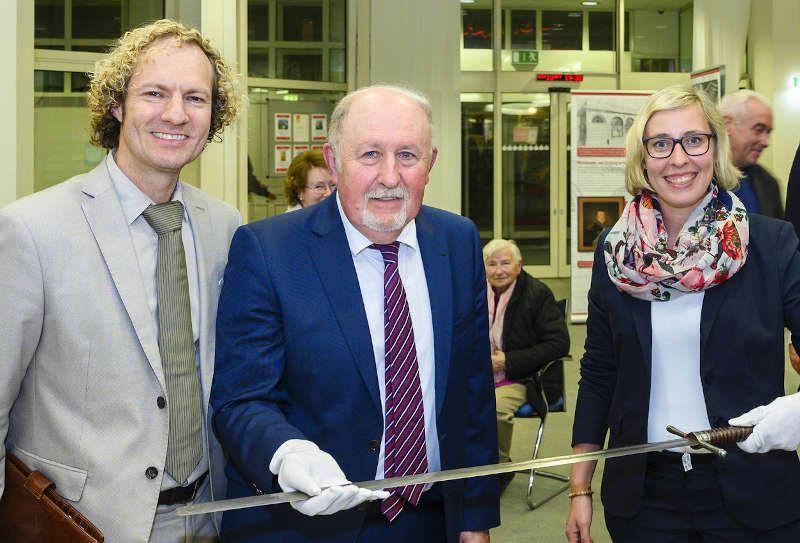 Museumsdirektor Alexander Schubert mit dem Vorsitzenden des Vorstandes der Stiftung des Historischen Museums der Pfalz und Oberbürgermeister a.D., Werner Schineller, sowie der Oberbürgermeisterin der Stadt Speyer, Stefanie Seiler. (Foto: Klaus Venus)