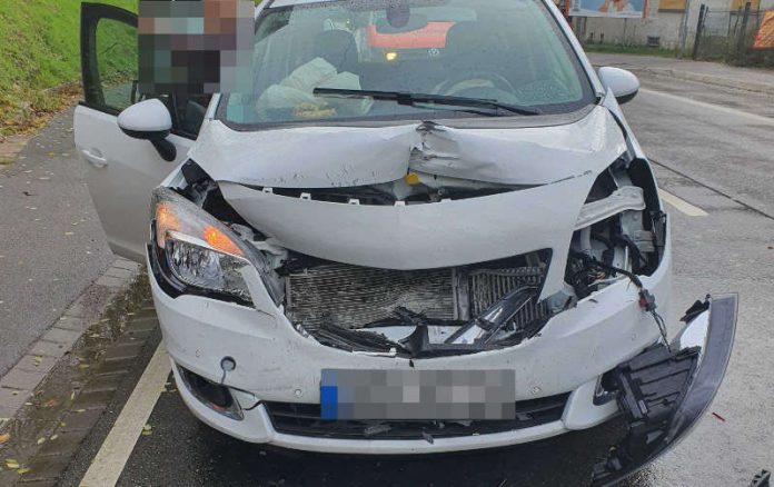Fahrzeug vom Unfallverursacher (Foto: Polizei RLP) Fahrzeug vom Unfallverursacher (Foto: Polizei RLP)
