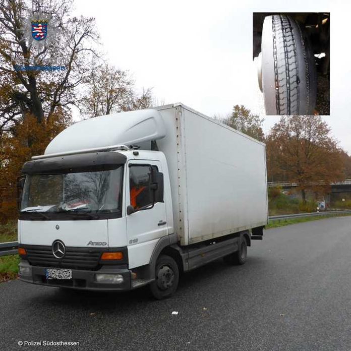 Lkw mit abgefahrenen Reifen