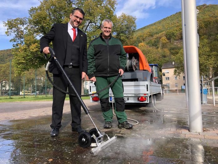 Oberbürgermeister Marc Weigel und Volker Schönig (Foto: Stadtverwaltung Neustadt)