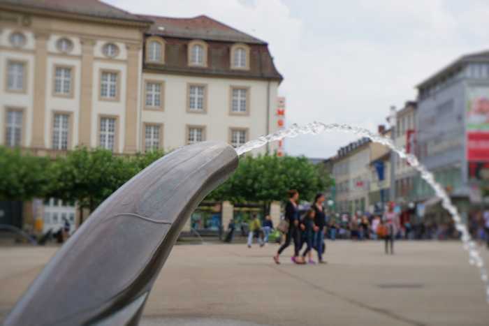 Symbolbild, Städte, Kassel-Innenstadt, Königsplatz, Wasser-Fontaine, Tagsüber (pxhere)