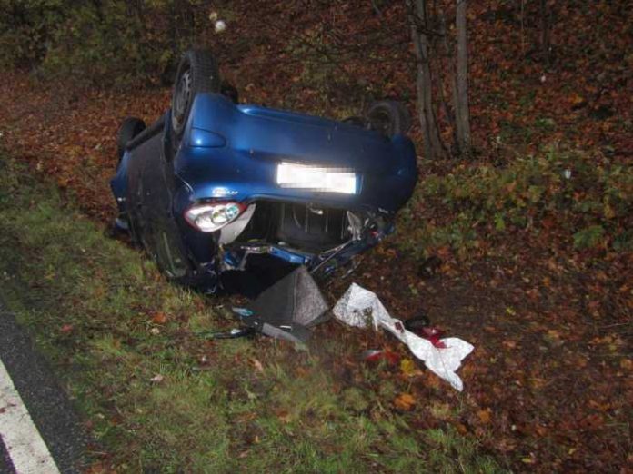 Toyota nach Überschlag an der stark befahrenen B62 Toyota nach Überschlag an der stark befahrenen B62