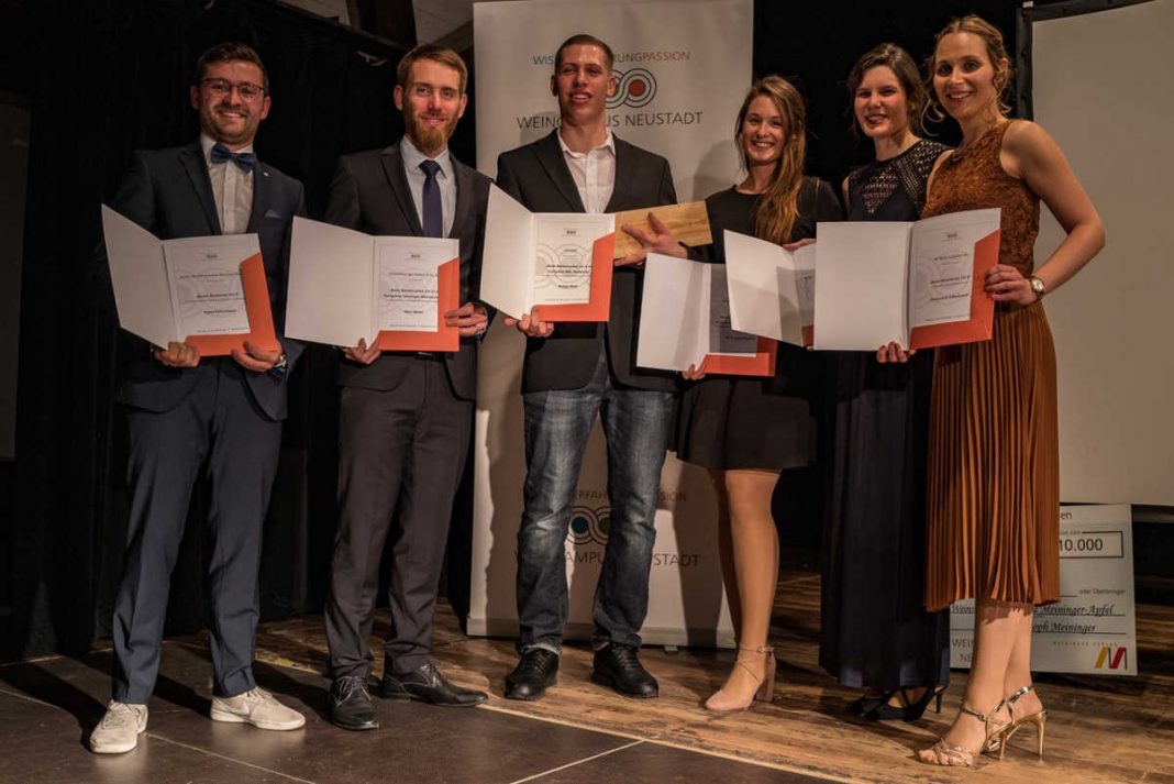 Die besten Absolventen (v.l.): Fabio Fehrenbach, Marc Weber, Philipp Merk, Marie-Luise Pfersich, Isabell Spieß und Annemarie Hillenbrand (Foto: Weincampus Neustadt)