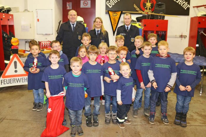 Die erste Bambini-Feuerwehr der Freiwilligen Feuerwehr Neustadt (Foto: Anke Luipold) Die erste Bambini-Feuerwehr der Freiwilligen Feuerwehr Neustadt (Foto: Anke Luipold)
