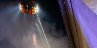 Das Gebäude stand in Vollbrand (Foto: Presseteam Feuerwehr VG Edenkoben)