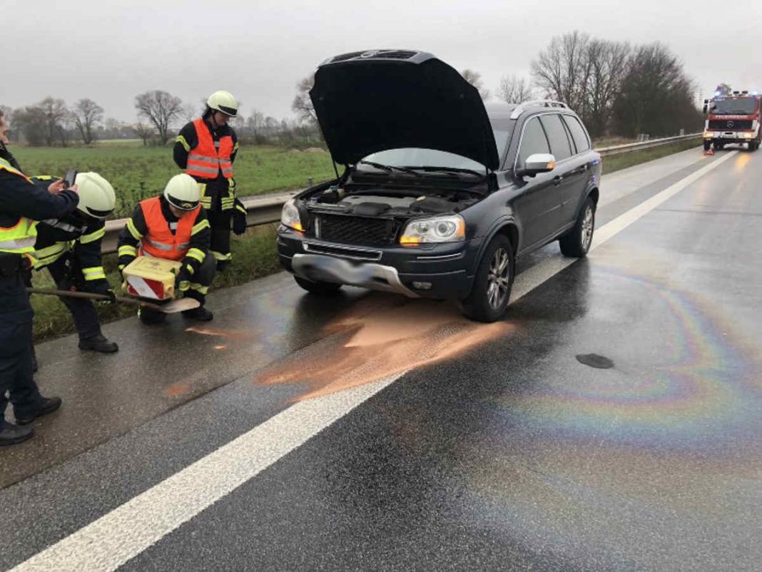 Der betroffene PKW (Foto: Feuerwehr Neustadt)