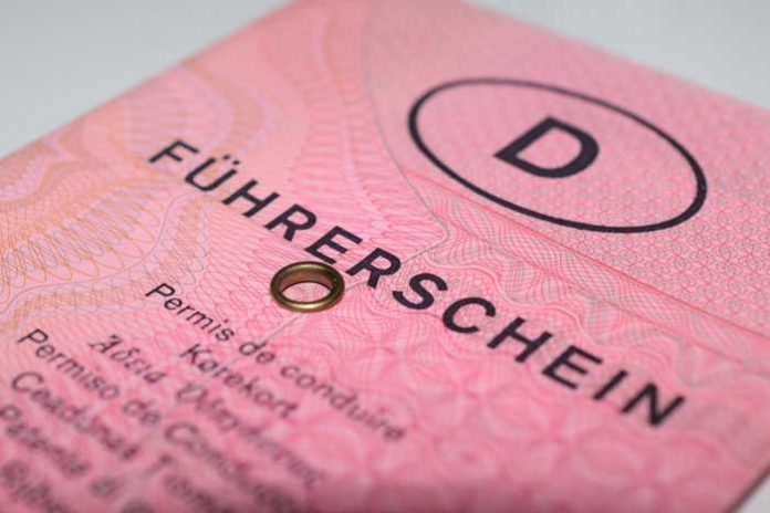 Symbolbild Führerschein, Rosa, Alter Schein © on Pixabay