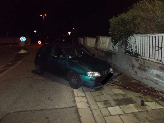 Der verunfallte PKW (Foto: Polizei RLP)