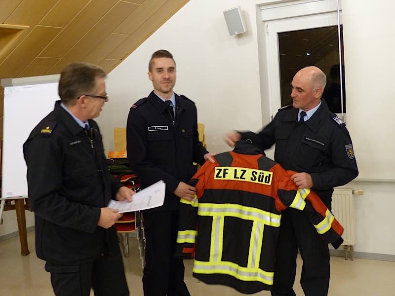 Robin Leier wurde zum Zugführer des Löschzuges Süd vereidigt (Foto: Feuerwehr Neustadt)