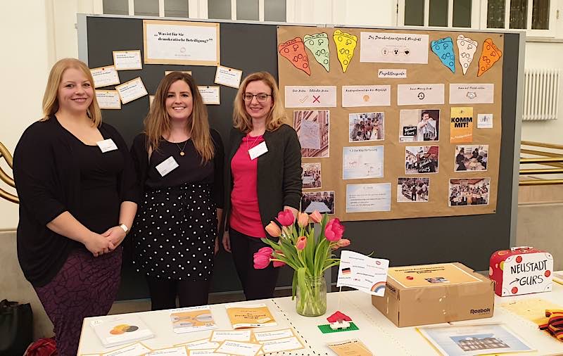 Der Stand des Bildungsbüros beim Neujahrsempfang. (Foto: Stadtverwaltung Neustadt)