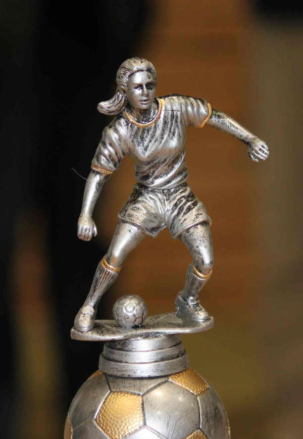 Symbolbild Frauenfußball-Pokal (Foto: Hannes Blank)