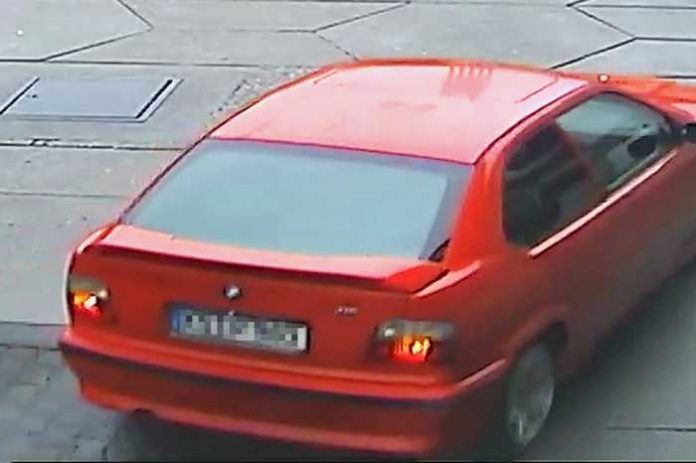 Rückansicht des geflüchteten BMW Compact Rückansicht des geflüchteten BMW Compact