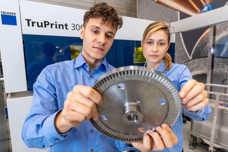 Die Deutsche Bahn lässt Ersatzteile auf den 3D-Druckern von TRUMPF fertigen. Darunter auch ein Turbinenschaufelrad für eine Dampflokomotive, die ohne das Bauteil nicht fahren könnte. (Quelle: TRUMPF)