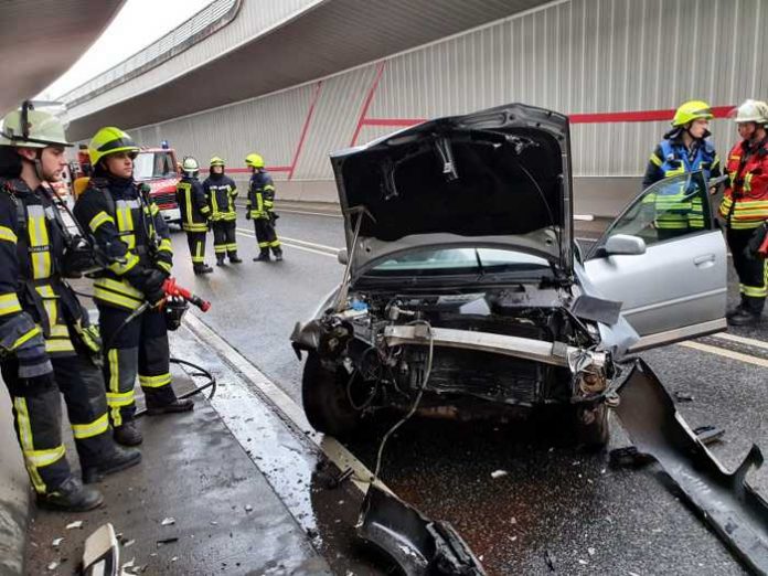 Verkehrsunfall im Tunnel-1 © Feuerwehr VG Rüdesheim