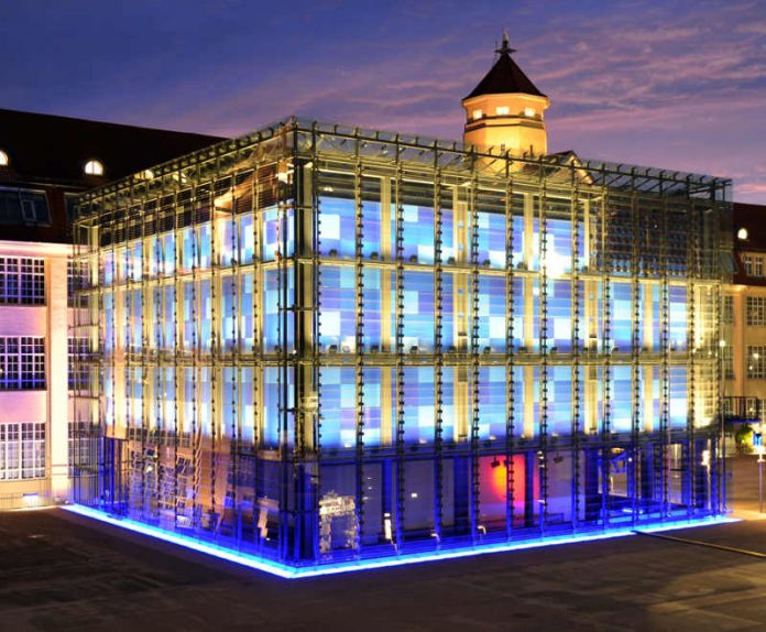 ZKM Karlsruhe - Außenansicht (Foto: Foto: KTG Karlsruhe Tourismus GmbH/ARTIS) ZKM Karlsruhe - Außenansicht (Foto: Foto: KTG Karlsruhe Tourismus GmbH/ARTIS)