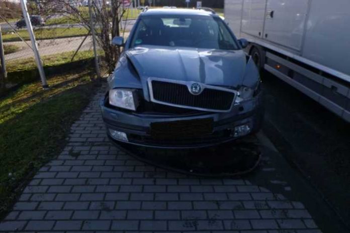 pol-piaz-unfall-im-kreisverkehr-ein-verletzter-in-alzey